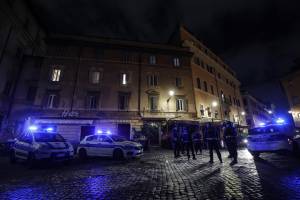  Giovane 20enne accoltellato a Trastevere: è caccia agli aggressori