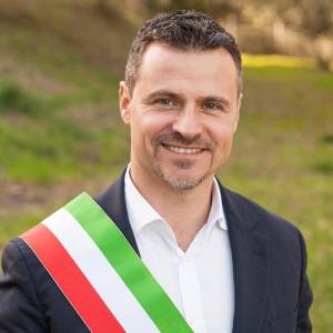 Renzi 'strappa' un sindaco al Pd toscano