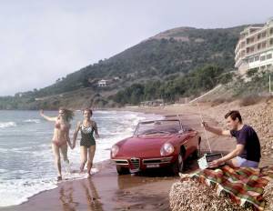 Alfa Romeo Spider Duetto "Osso di Seppia"