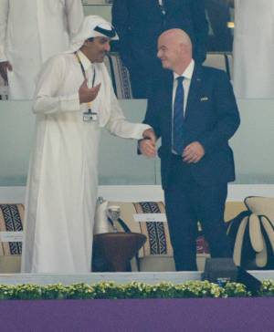 L'emiro Al Thani saluta Infantino