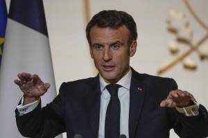 Migranti, Meloni sbugiarda Macron: "94mila sbarcati, solo 38 in Francia"
