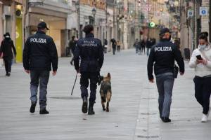 Alcuni agenti del nosu della polizia municipale di Pisa