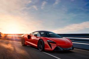 McLaren, venduta parte della collezione Heritage per finanziare l’Artura