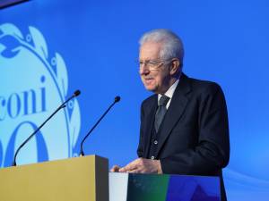 Monti, "re" delle tasse, ora attacca la flat tax