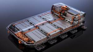 Auto elettriche, nel 2022 cresce per la prima volta il prezzo delle batterie 