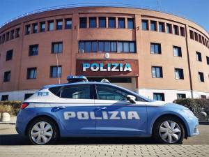 Una volante della polizia a Modena