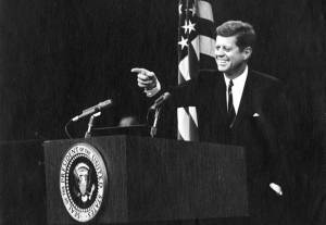 "Svelati altri 13 mila file": spunta un nuovo dossier sull'omicidio Kennedy