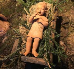 Rubano il bambinello dal presepe del Duomo, i filmati delle telecamere li incastrano