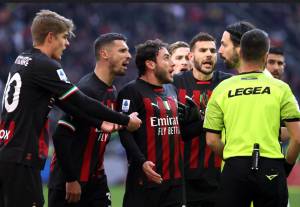 Milan, è crisi senza fine: il Sassuolo passeggia a San Siro e vince 5-2