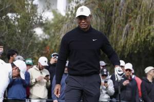 Tiger Woods scherza con un assorbente e scatena l'ira delle femministe