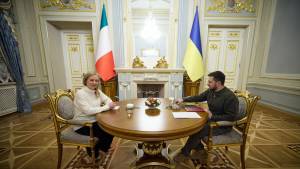 Armi italiane a Kiev: Meloni conferma altri missili. Dubbi sui jet