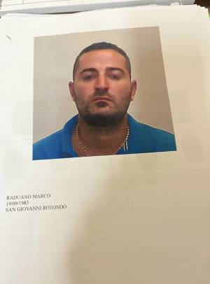 Boss evaso, due arresti: portavano cellulari ai detenuti