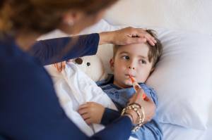 Influenza B nei bambini: di cosa si tratta, sintomi e le conseguenze gravi (come la miocardite)
