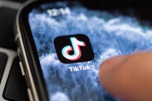 La guerra intorno a TikTok: ecco il lato oscuro del social
