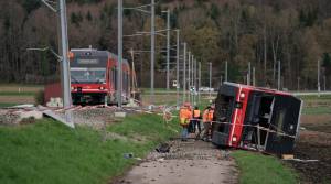 Due treni deragliano in venti minuti in Svizzera: diversi feriti, anche bambini