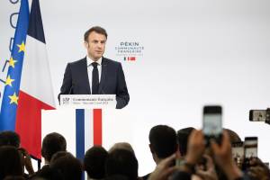 In missione da Xi per fermare Putin: i veri obiettivi di Macron