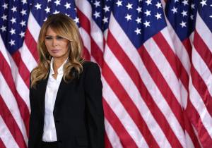 Il ritorno di Melania Trump e il curioso discorso sull'immigrazione in America