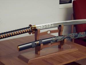 "Vi ammazzo tutti". E lo straniero minaccia i familiari con una katana