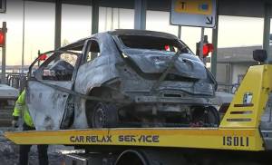 Schianto contro il guard rail, 19enne muore carbonizzato: la tragedia a Milano