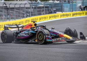 GP Miami: Perez conquista la pole. Verstappen solo 9° e Leclerc finisce a muro