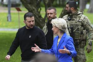 Von der Leyen da Zelensky. In arrivo altri carichi di armi (con i missili a lungo raggio)