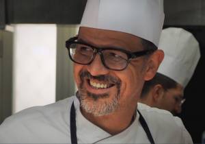 "Carne sintetica? Mai nella mia cucina". Parla lo chef stellato dal cuore generoso