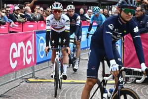 Giro, Evenepoel contro Roglic nella cronometro. Chi sono i favoriti e dove vederla in tv