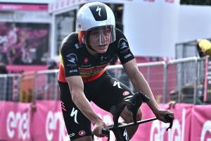 Evenepoel, la "fuga" dal Giro. E il ciclismo ostaggio del Covid