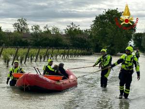 L'alluvione non dà tregua: 13 morti, chiuse 250 strade. In 27mila senza corrente