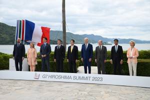 Mentre il G-7 rinnova la sfida a Mosca, i russi prendono Bakhumt