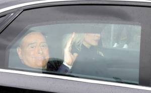 Berlusconi segue l'alluvione. "Va fatto tutto il possibile"