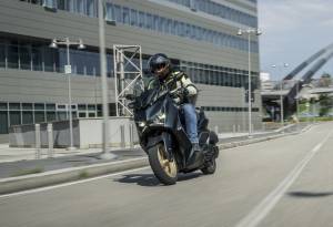 Yamaha XMAX 300 Tech Max: prima prova del maxi scooter con navigatore Garmin integrato