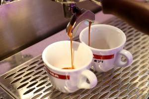 "Un caffè con il ghiaccio...". Poi la scoperta sullo scontrino