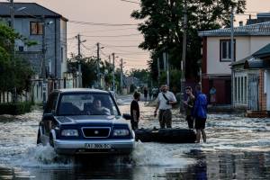 Diga esplosa in Ucraina, le immagini delle città sommerse