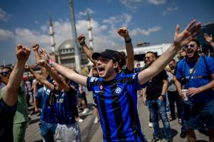 Istanbul si tinge di nerazzurro