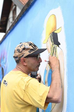 Il murales a Senago dedicato a Giulia Tramontano e a Thiago