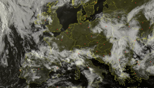 "Doppio ciclone" sull’Italia: il meteo peggiora, ecco le aree a rischio