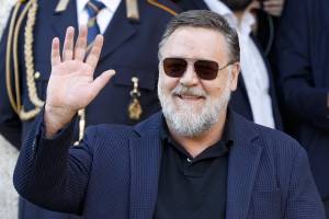 "Personaggio da interpretare". Le parole di Russell Crowe su Berlusconi