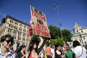 "Decisione difficile". Rocca lascia la Croce Rossa dopo le polemiche del Pride