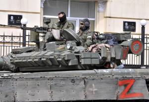 Dopo la "Z" sui tank spunta un altro simbolo: cosa succede ai mezzi russi