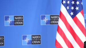 L'elettroshock di Putin e la battaglia per la Nato: la strana lotta tra Usa ed Europa