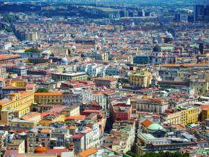 Se Napoli rinuncia a trasformare il centro in un'enorme pizzeria