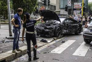 Schiacciato contro un palo. Karl morto dopo l'incidente