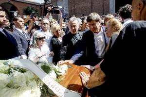 "Pochi colleghi, sono dispiaciuto". La frecciata di Pupo ai funerali di Toto Cutugno