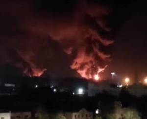 Aerei distrutti e incendi: il maxi blitz dei droni ucraini contro l'aeroporto russo di Pskov