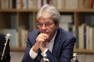 Schlein rincorre Gentiloni per neutralizzarlo