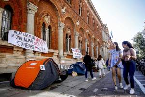 Le "tende"? Una protesta farsa. Sono militanti, non fuori sede 