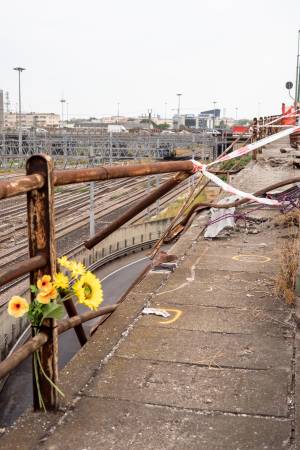 Il malore dell'autista e il guardrail fragile: nella scatola nera i metri finali del bus