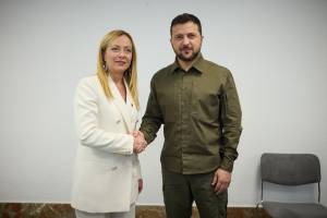 "Sostegno a 360 gradi all'Ucraina". Meloni incontra Zelensky a Granada
