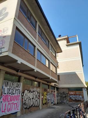 L'immobile occupato dal collettivo anarchico a Firenze